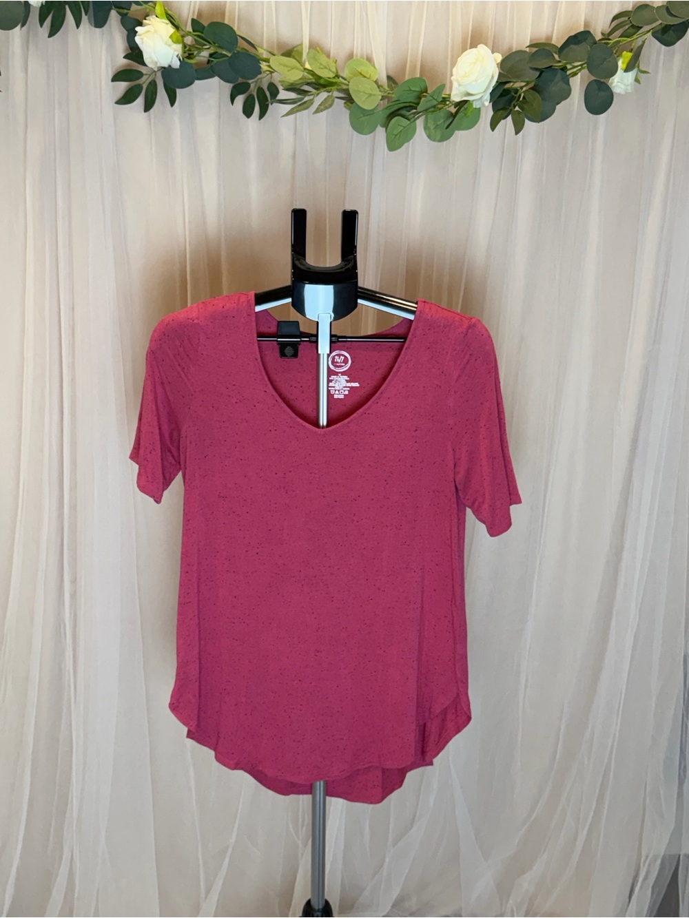 Maurices 24/7 Pink Speckled V-Neck Tee Medium